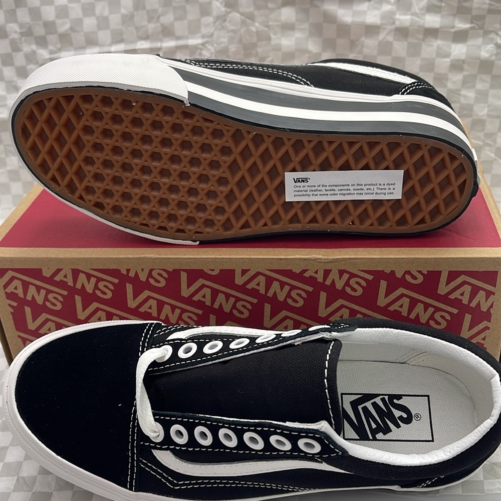 Vans Men’s Platform Sneakers Old Skool Stackform
Smarten Up Black/Wt
VN0009PZBZW - Picture 5 of 16